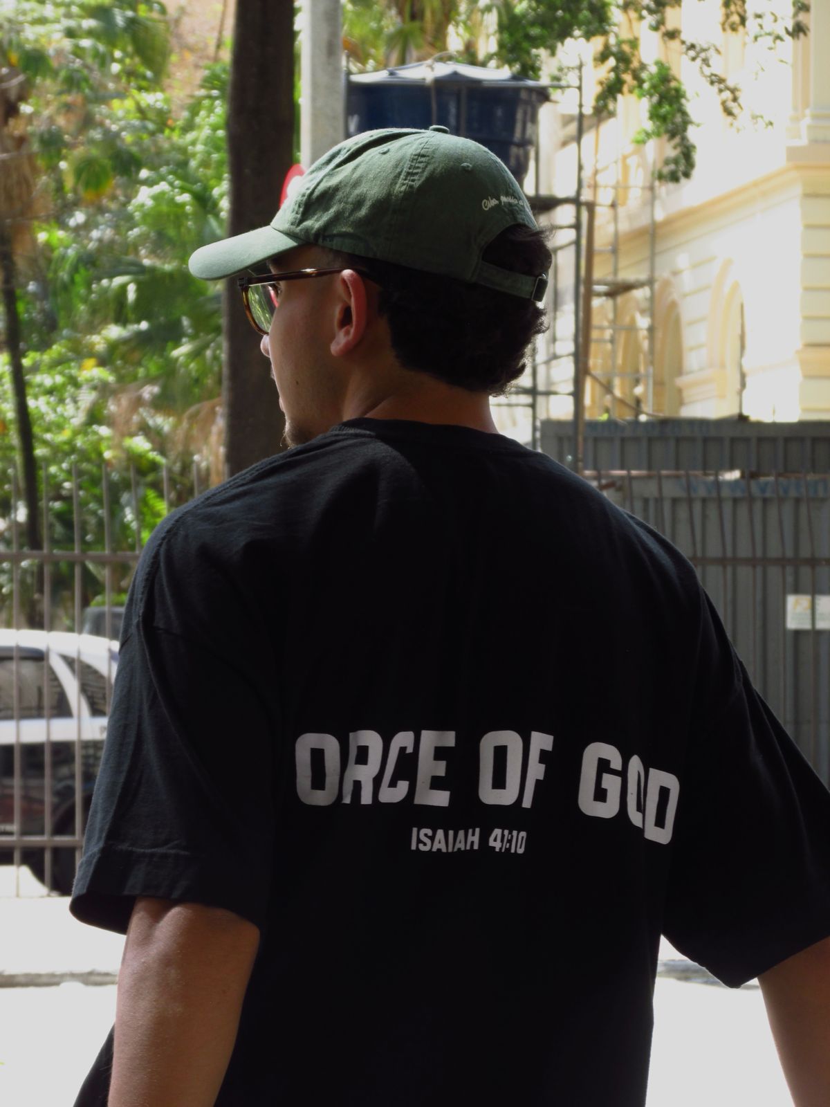 CAMISETA OVERSIZED ISAIAH 41:10 - PRETA